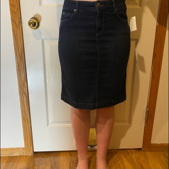 NWT Style&Co Denim Pencil Skirt. Size 4 - Picture 2 of 5
